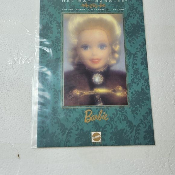 Holiday Collection Porcelain Holiday Caroler - Picture 4 of 8